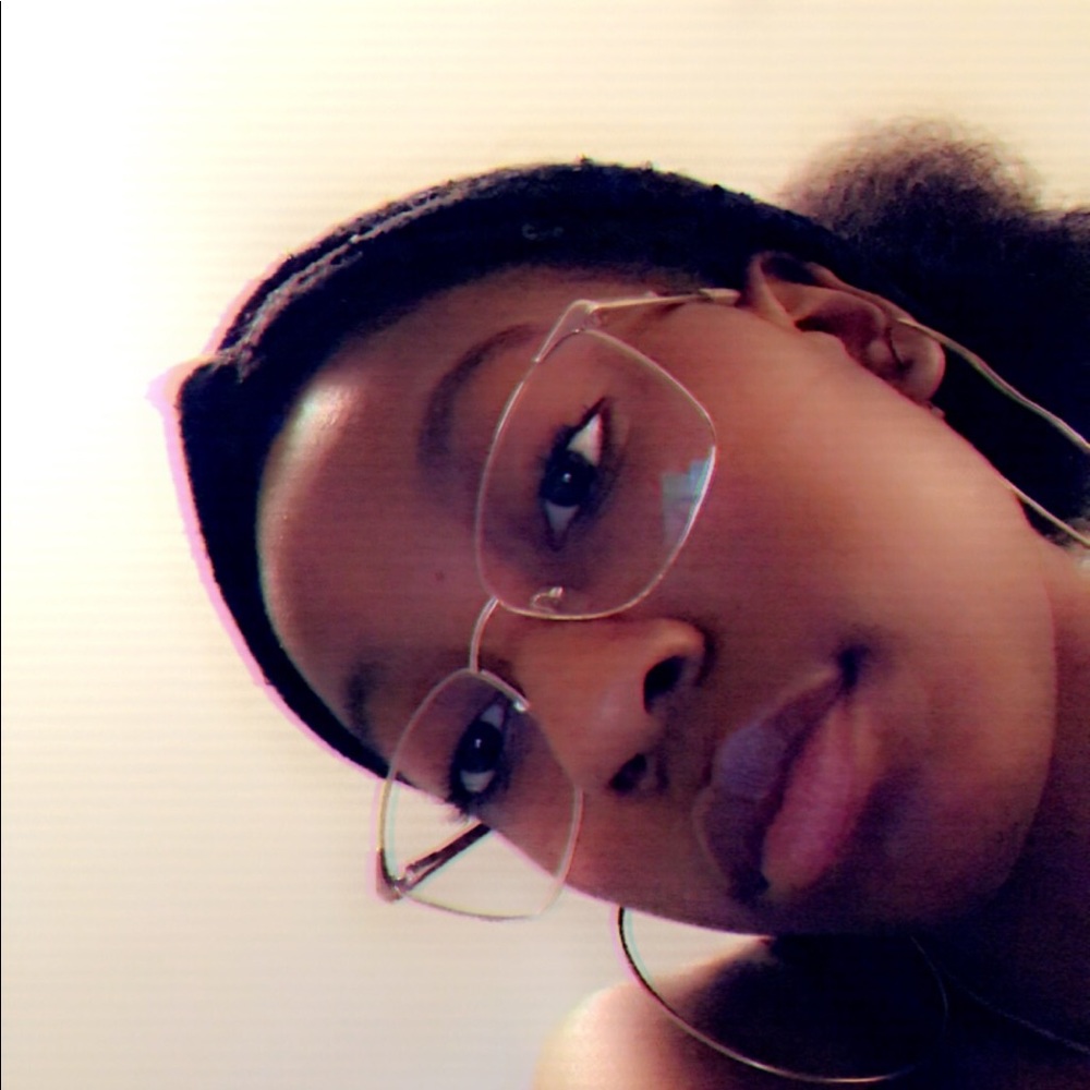 Meet your Posher, Aniya